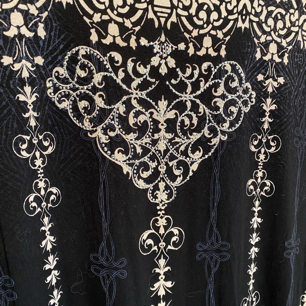Woman short sleeve summer top with beaded embellishments and lace shoulders - Picture 2 of 3